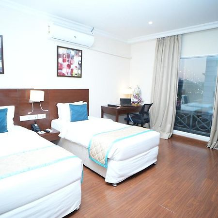 ซิเอสต้า ไฮเทค โฮเต็ล Hotel ไฮเดอราบัด ภายนอก รูปภาพ