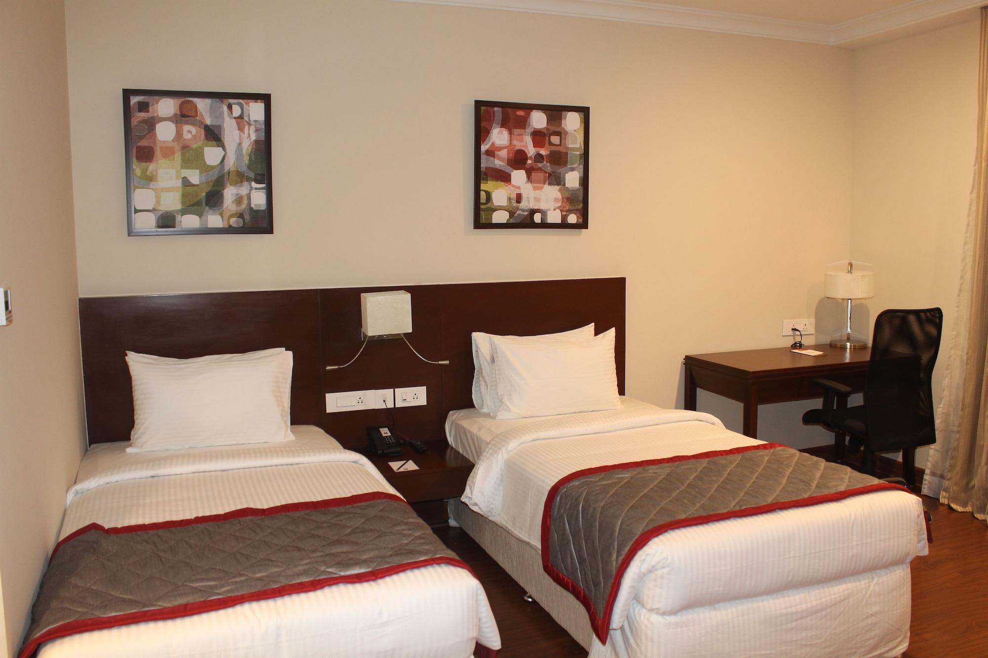 ซิเอสต้า ไฮเทค โฮเต็ล Hotel ไฮเดอราบัด ภายนอก รูปภาพ