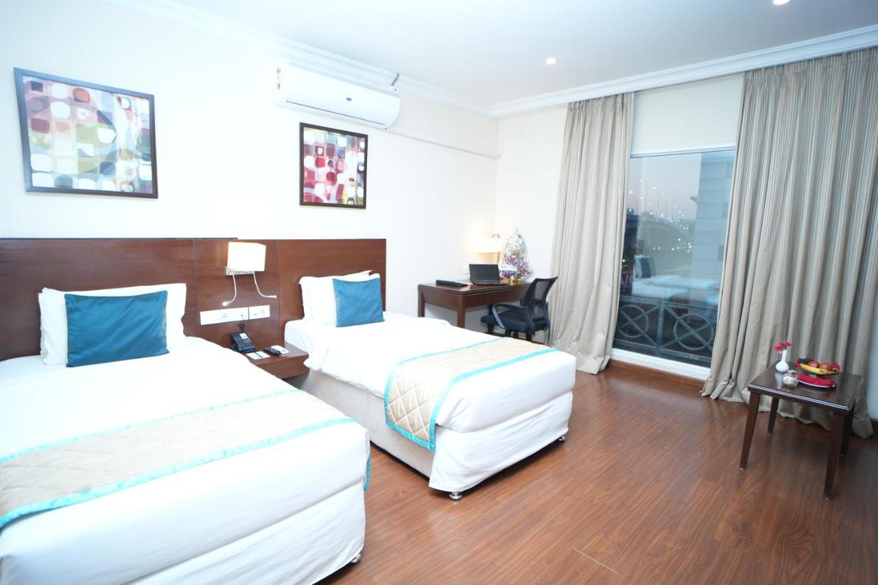 ซิเอสต้า ไฮเทค โฮเต็ล Hotel ไฮเดอราบัด ภายนอก รูปภาพ