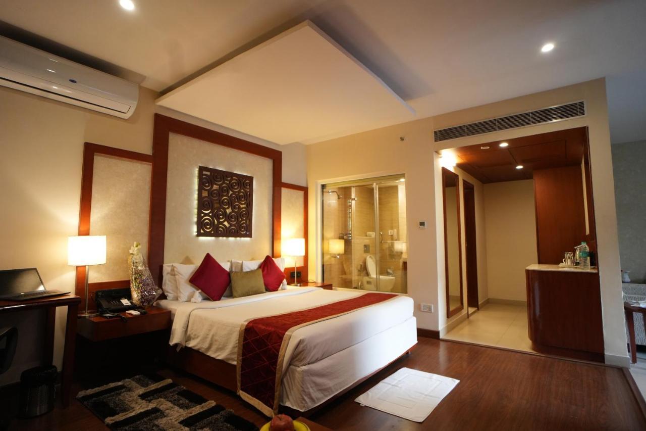 ซิเอสต้า ไฮเทค โฮเต็ล Hotel ไฮเดอราบัด ภายนอก รูปภาพ