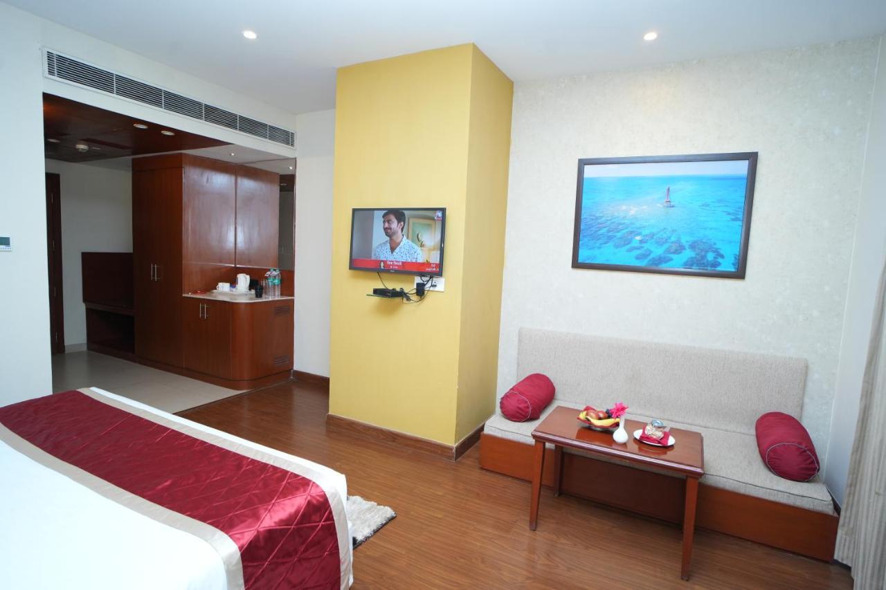 ซิเอสต้า ไฮเทค โฮเต็ล Hotel ไฮเดอราบัด ภายนอก รูปภาพ