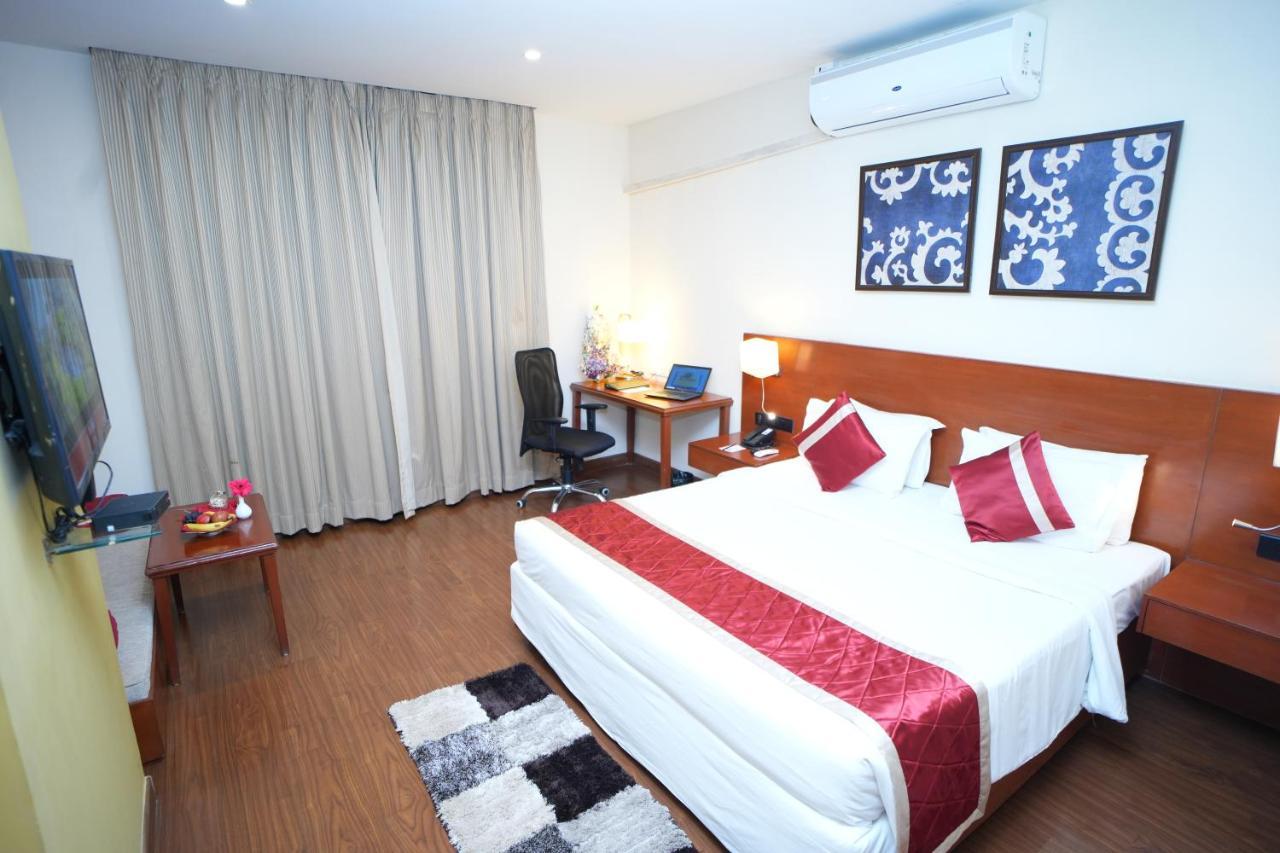 ซิเอสต้า ไฮเทค โฮเต็ล Hotel ไฮเดอราบัด ภายนอก รูปภาพ