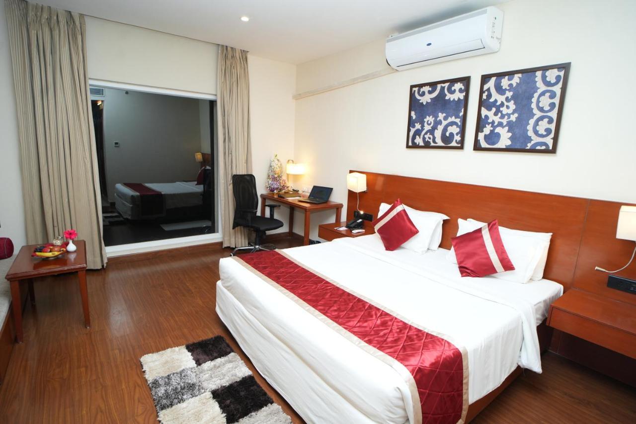 ซิเอสต้า ไฮเทค โฮเต็ล Hotel ไฮเดอราบัด ภายนอก รูปภาพ