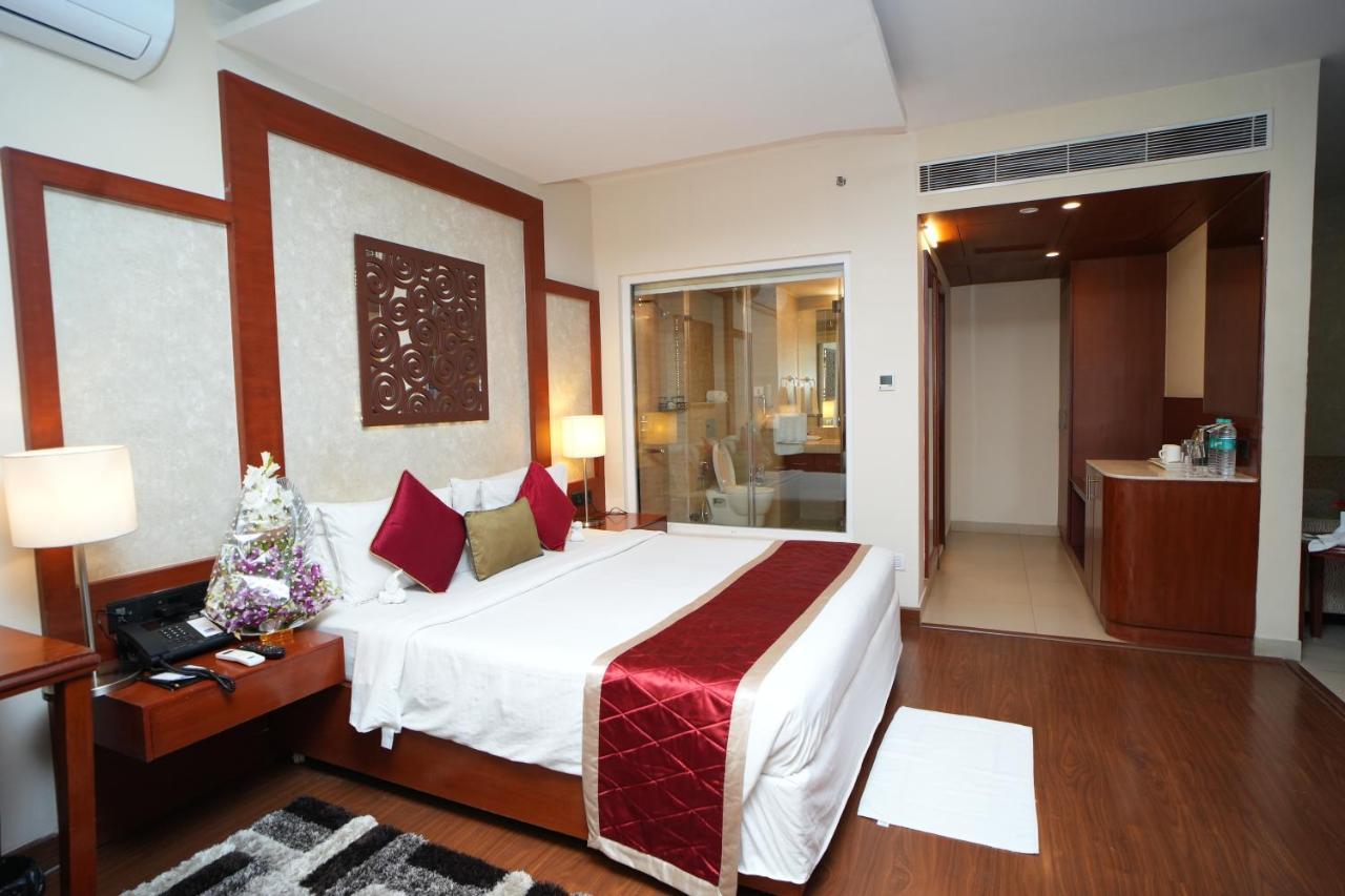 ซิเอสต้า ไฮเทค โฮเต็ล Hotel ไฮเดอราบัด ภายนอก รูปภาพ