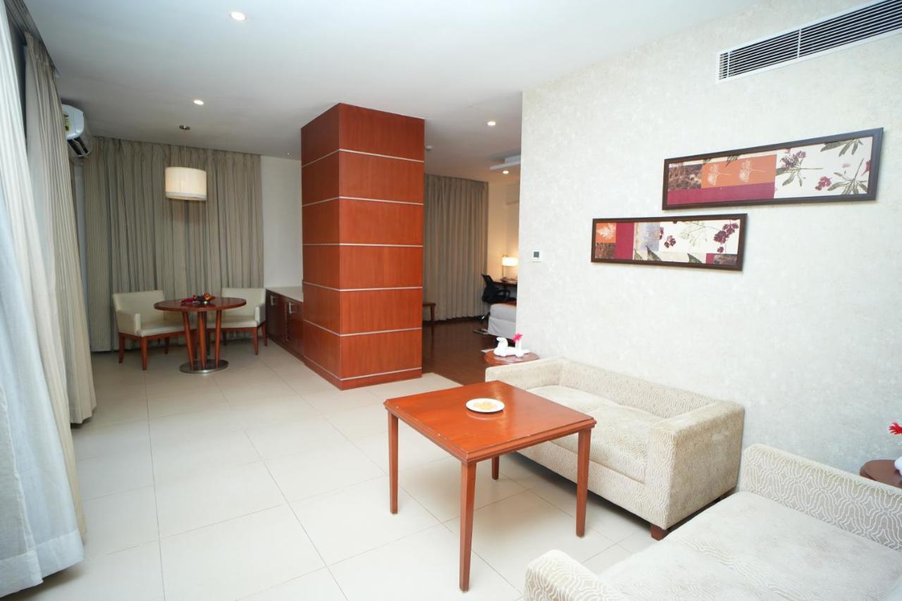ซิเอสต้า ไฮเทค โฮเต็ล Hotel ไฮเดอราบัด ภายนอก รูปภาพ
