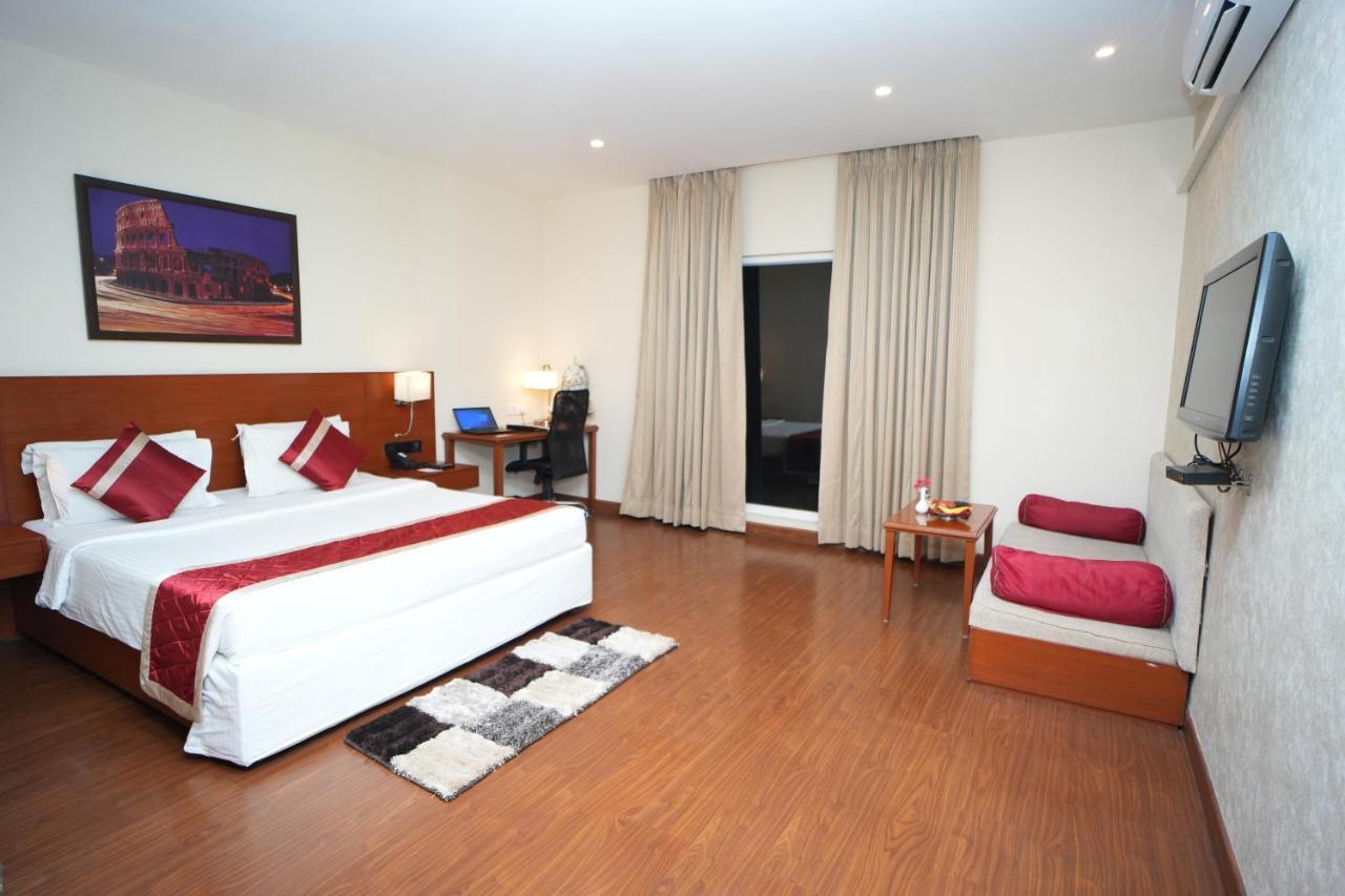 ซิเอสต้า ไฮเทค โฮเต็ล Hotel ไฮเดอราบัด ภายนอก รูปภาพ