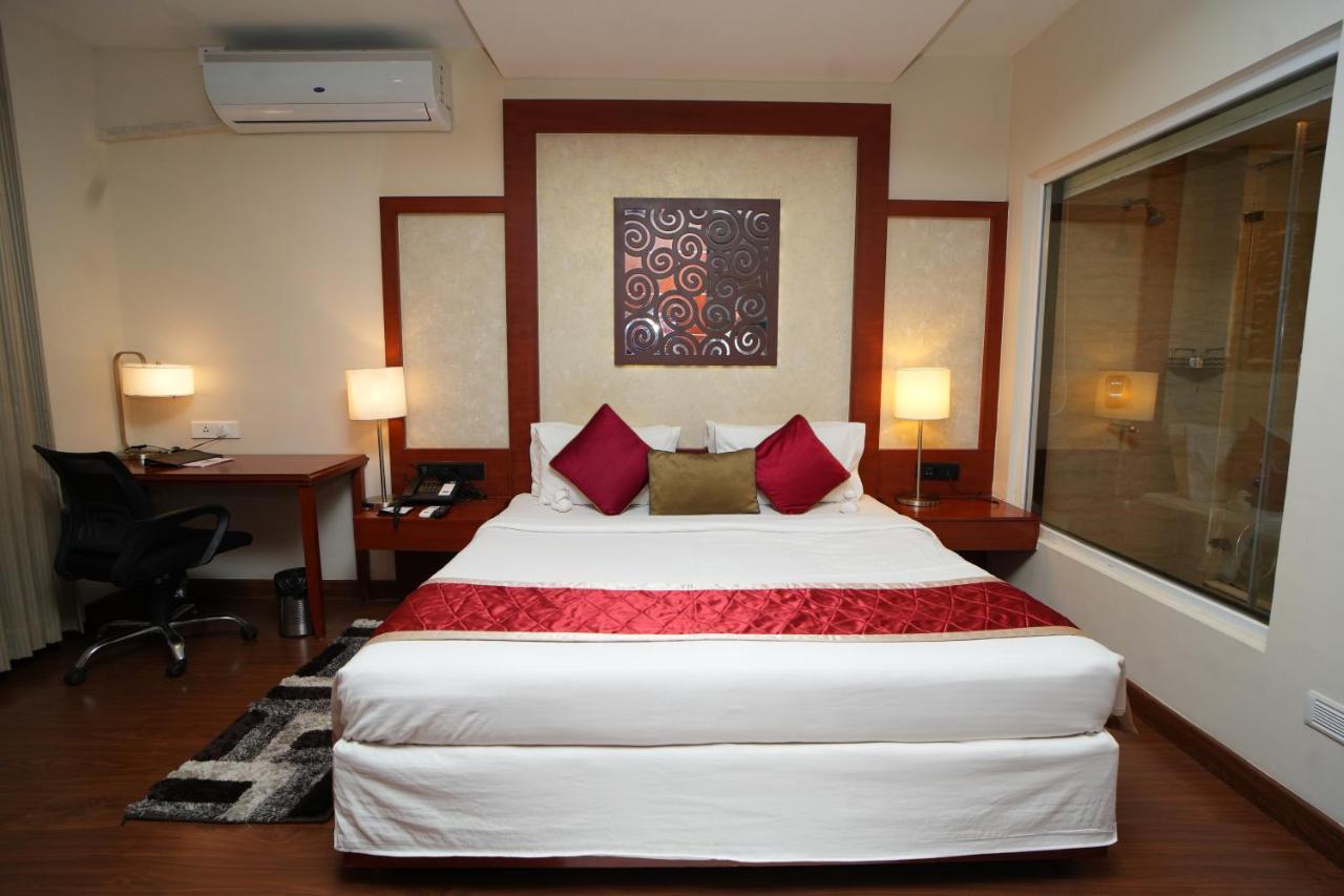 ซิเอสต้า ไฮเทค โฮเต็ล Hotel ไฮเดอราบัด ภายนอก รูปภาพ
