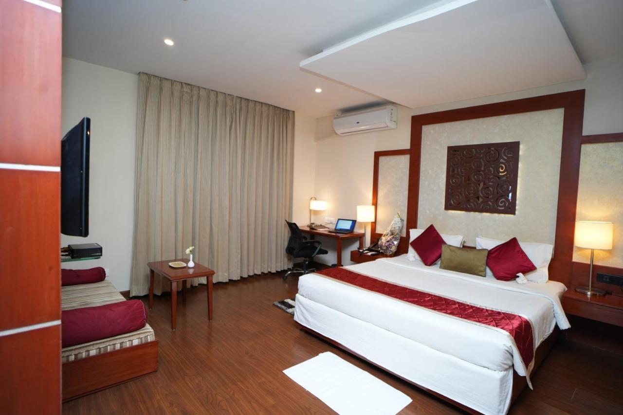 ซิเอสต้า ไฮเทค โฮเต็ล Hotel ไฮเดอราบัด ภายนอก รูปภาพ