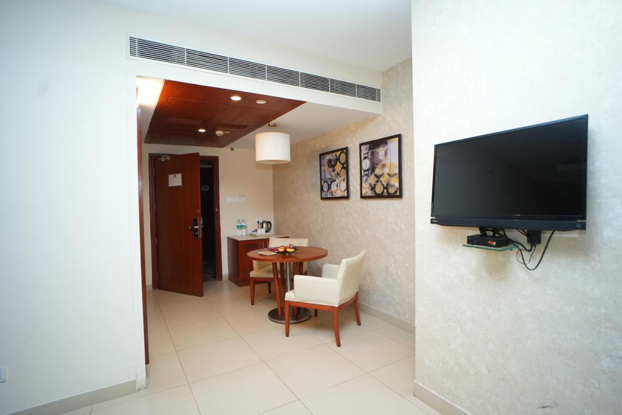 ซิเอสต้า ไฮเทค โฮเต็ล Hotel ไฮเดอราบัด ภายนอก รูปภาพ