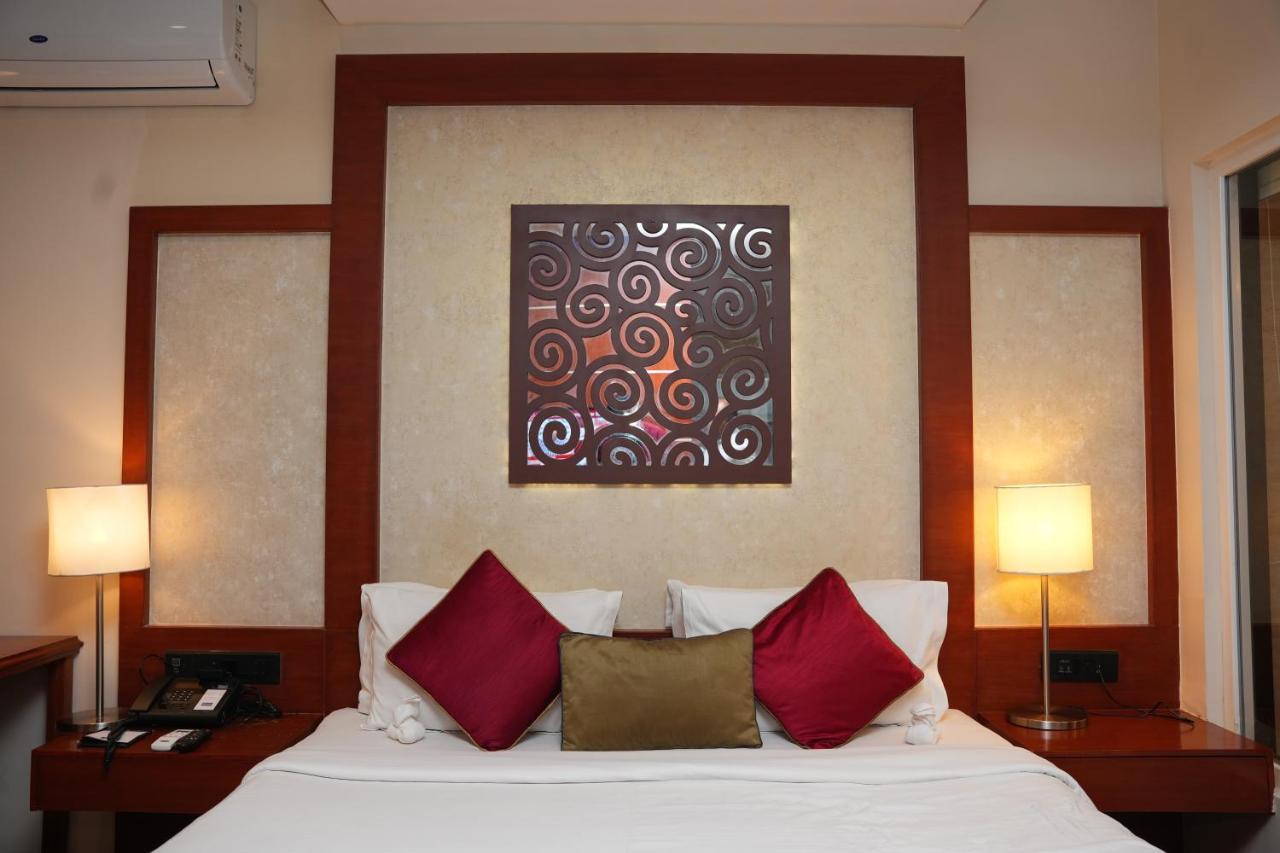 ซิเอสต้า ไฮเทค โฮเต็ล Hotel ไฮเดอราบัด ภายนอก รูปภาพ