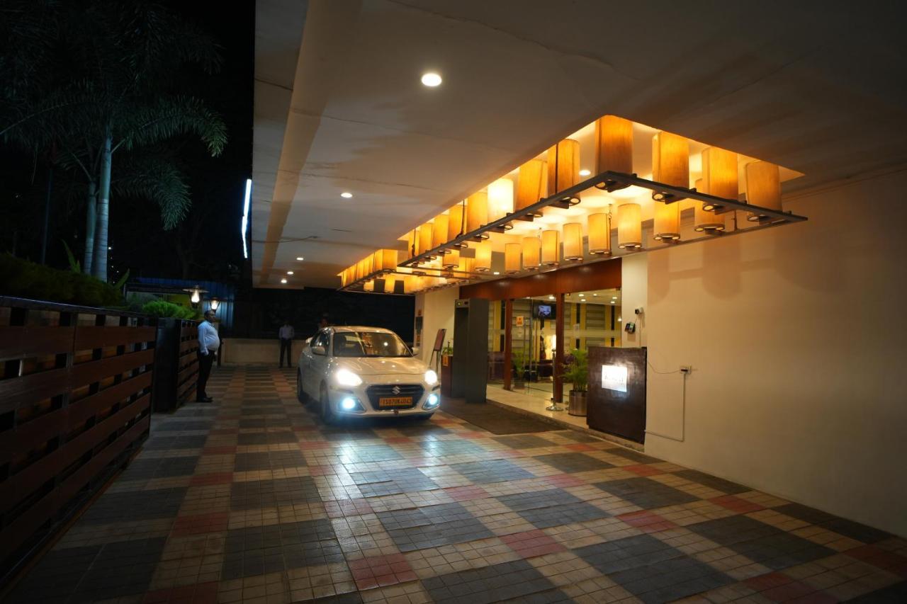 ซิเอสต้า ไฮเทค โฮเต็ล Hotel ไฮเดอราบัด ภายนอก รูปภาพ